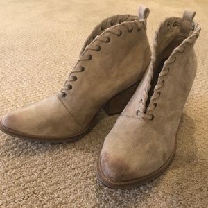 Matisse Coconuts Deep-V Ankle Bootie